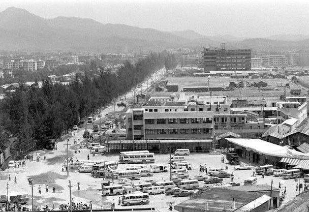 △1981年建设中的丽江经济特区罗湖幼区